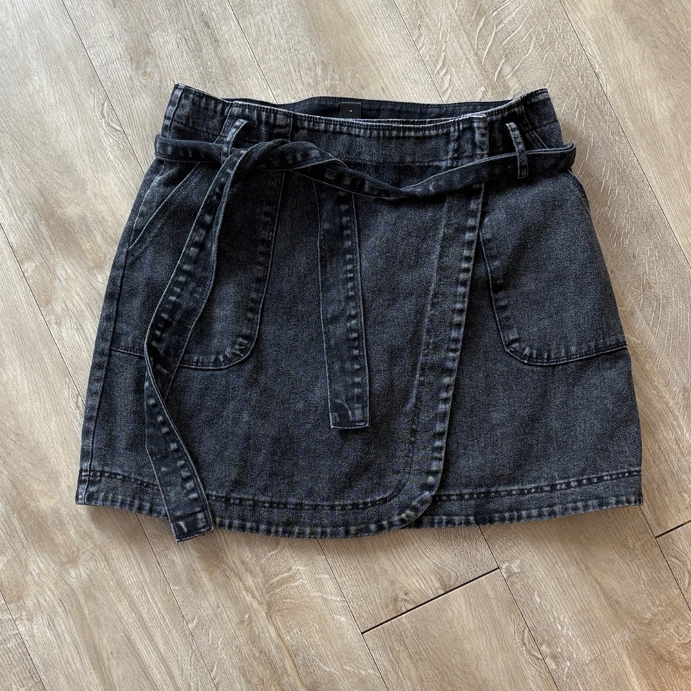 SHEIN Black Denim Mini Skirt Size Large 30” Waist